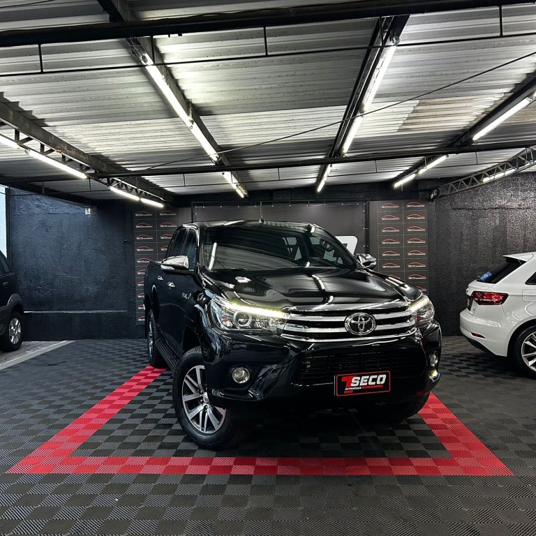 TOYOTA HILUX CD SRX 2.8 TB TOYOTA HILUX CD SRX 2.8 TB
