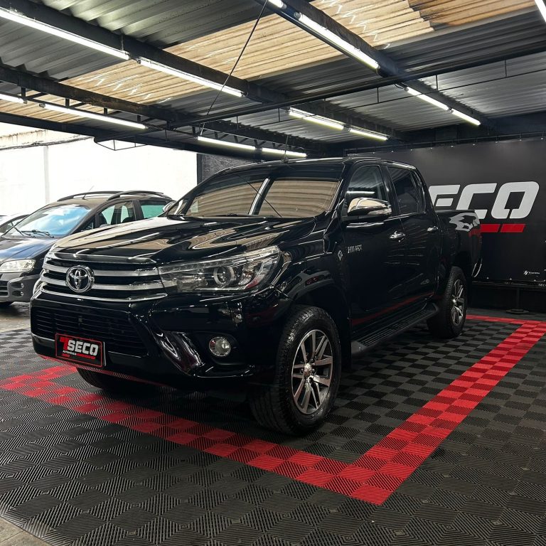 TOYOTA HILUX CD SRX 2.8 TB TOYOTA HILUX CD SRX 2.8 TB