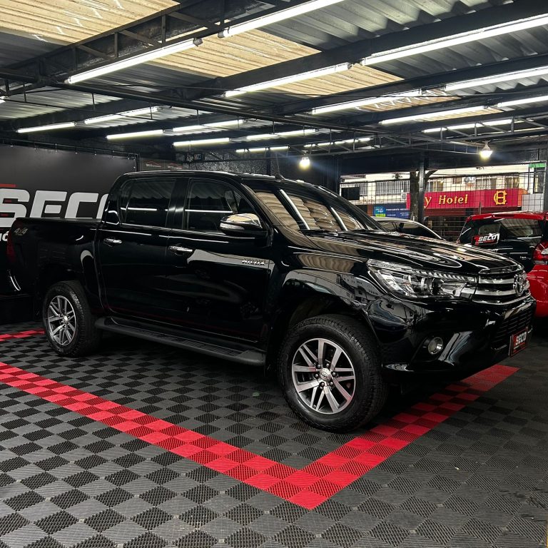 TOYOTA HILUX CD SRX 2.8 TB TOYOTA HILUX CD SRX 2.8 TB