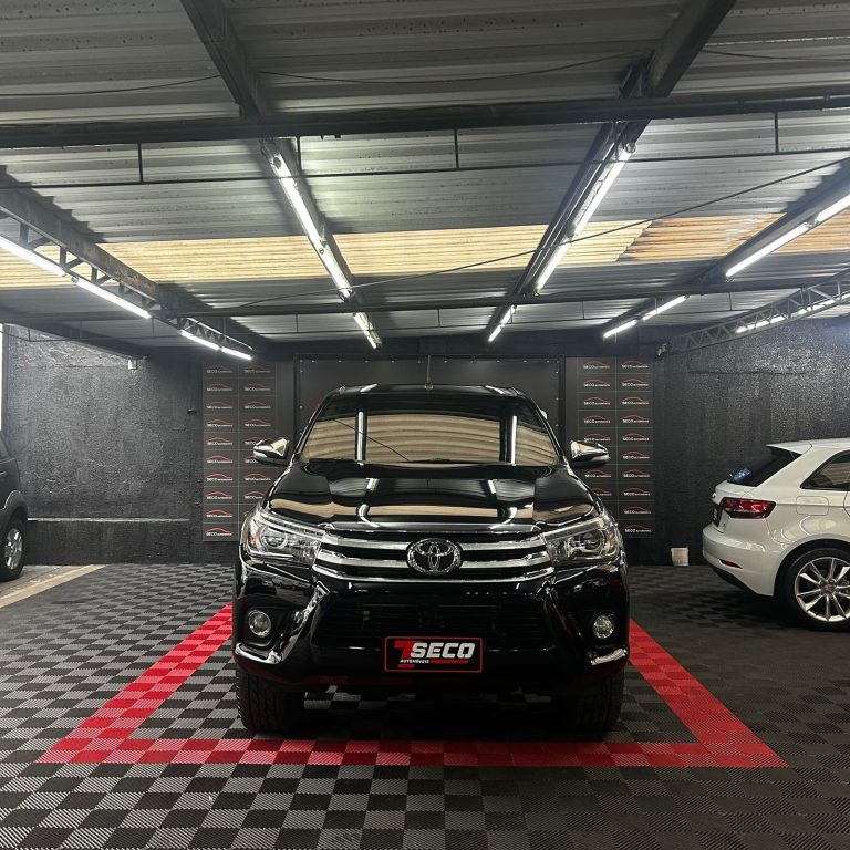 TOYOTA HILUX CD SRX 2.8 TB TOYOTA HILUX CD SRX 2.8 TB