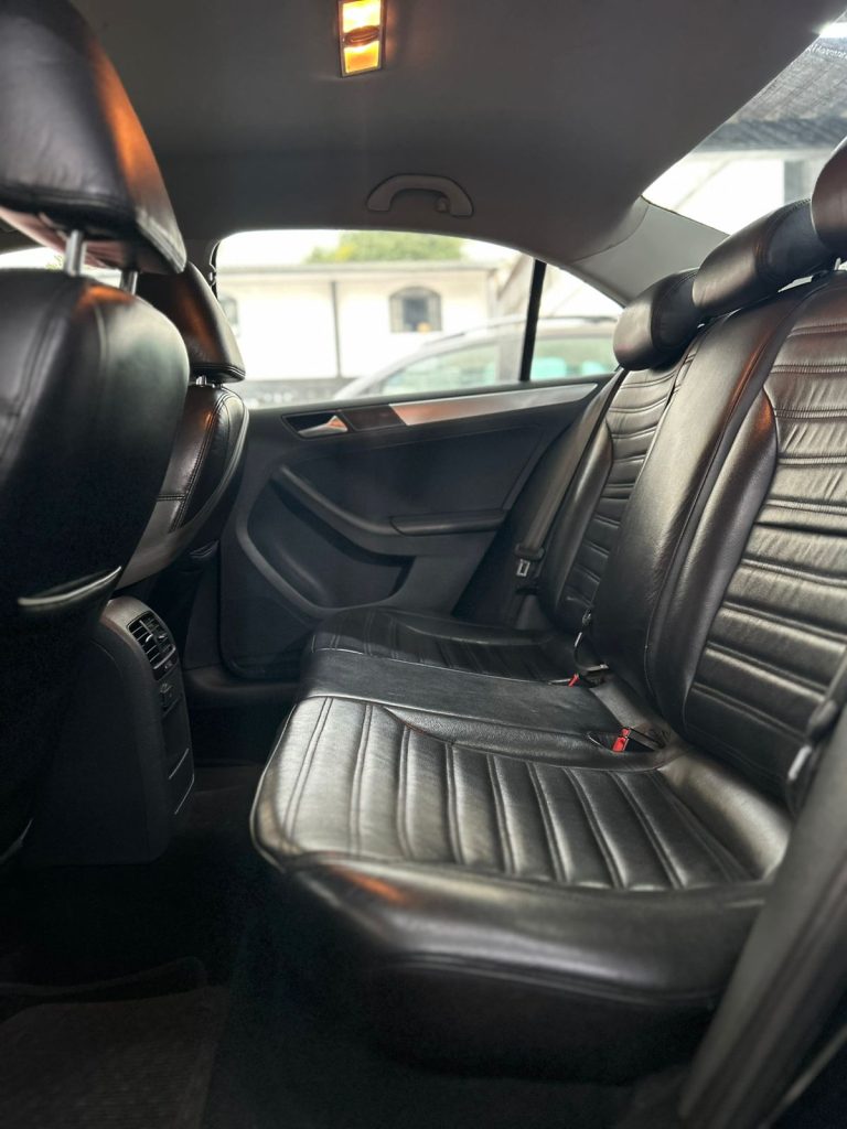 VOLKSWAGEN JETTA TRENDLINE 2.0